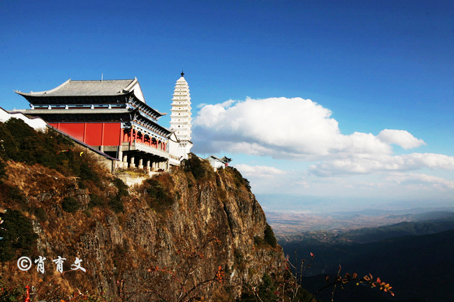 大理有座鸡足山，徐霞客曾两次登顶的山脉，是中国五大佛教名山之一